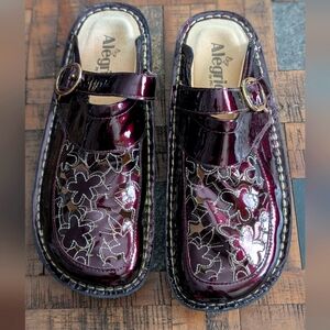 Alegria Burgundy Floral‎ Classic Clogs